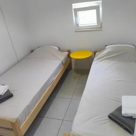 House - Two Bedroom Lägenhet *